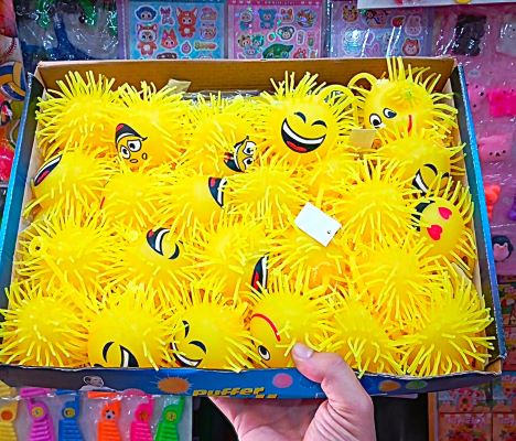 oyuncak parmağa takılan emoji kirpi ışıklı top  0090
