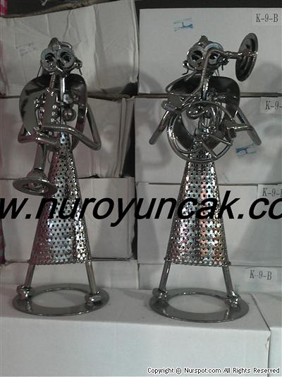 metal büyük biblo