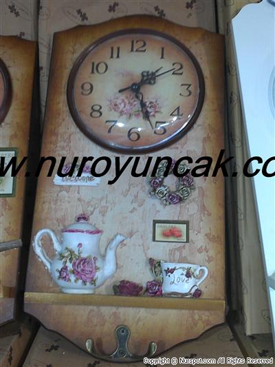 ahşap aksesuarlı saat