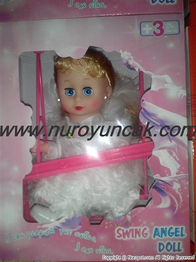 sallanan şarkı söyleyen bebek