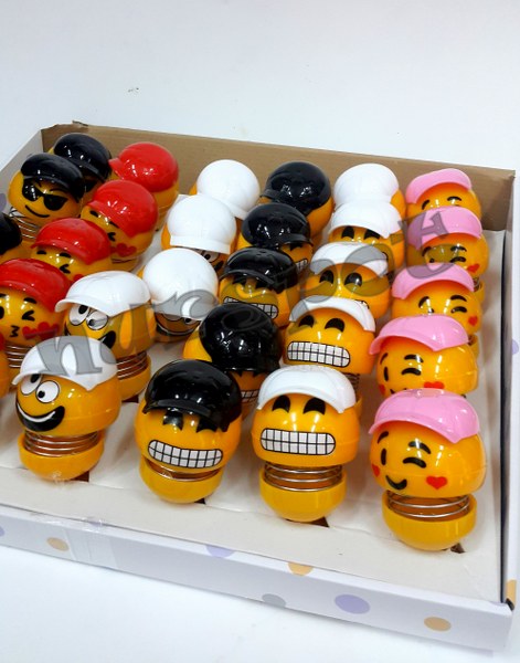 toptan kafa sallayan şapkalı emojiler