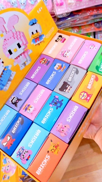 toptan bricks kutusunda 16 adet en hit modeller bulunmaktadır.
