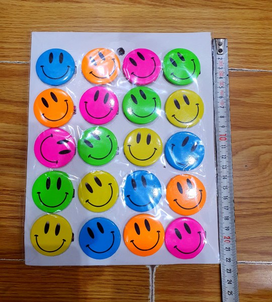 toptan rozet emoji baskılı karma renk