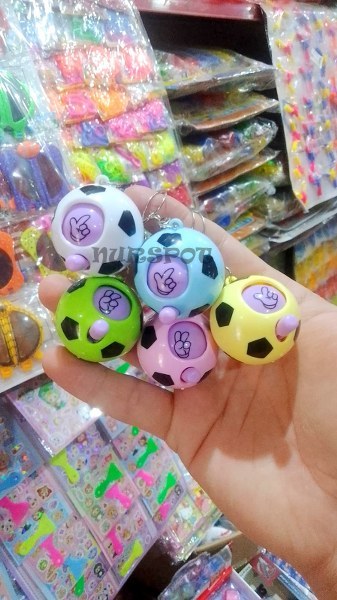 oyuncak anahtarlık taş kağıt makas oyunu basınca çevrilen 5077